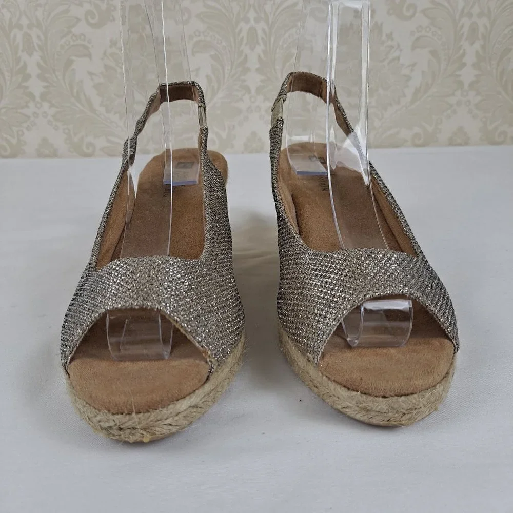 White Mountain Size 6M Gold Glitter Fabric Upper Sandals Wedge Heel Espadrille